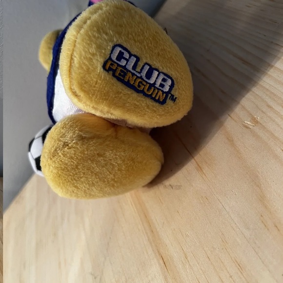 Disney Club Penguin Team Blue Soccer Player Collectible Plush 7" Pink Girl - Picture 3 of 3